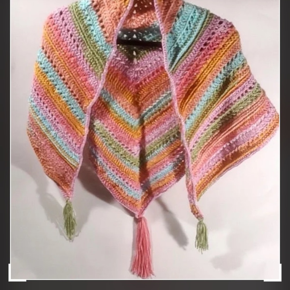Handmade Shawl 🌹 - Picture 3 of 3